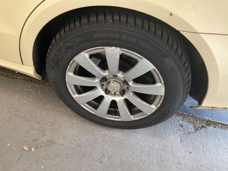 Mercedes-Benz E-Klasse E 200 CDI BlueEfficiency Standard 2011 – снимка на щета