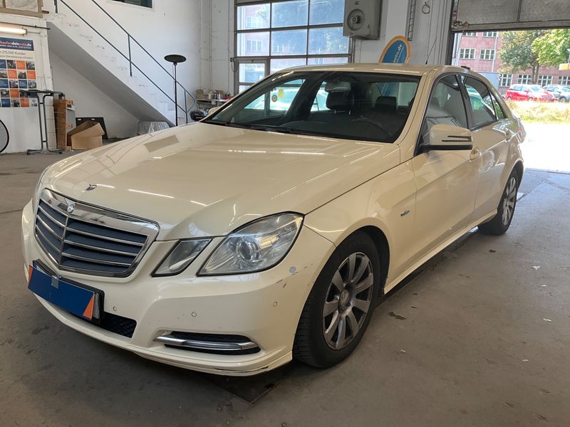 Mercedes-Benz E-Klasse E 200 CDI BlueEfficiency Standard 2011 – снимка 1