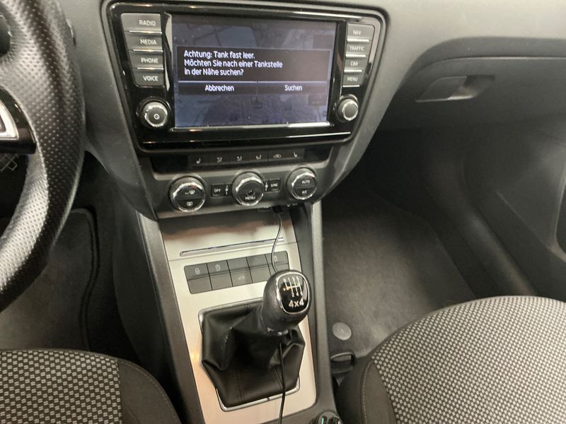 Skoda Octavia 2.0 TDI Ambition 4x4 2015 – снимка 29
