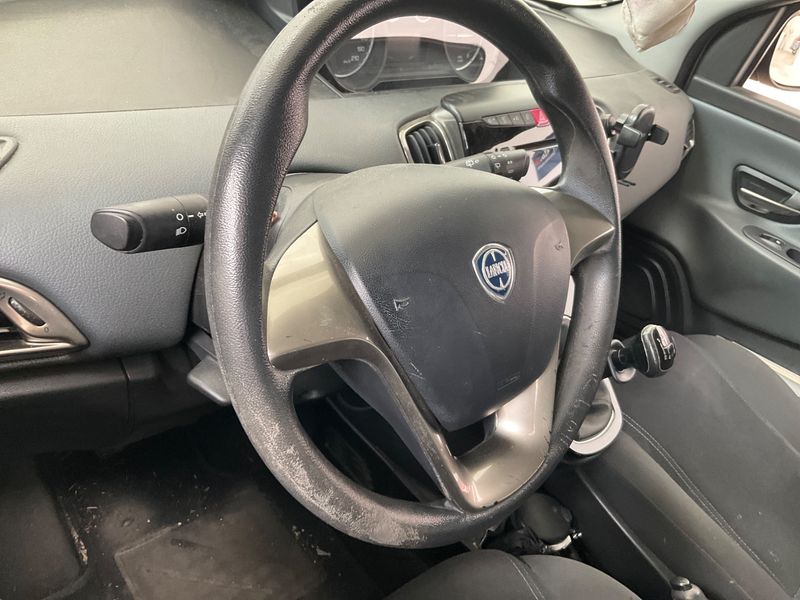 Lancia Ypsilon 1.2 Gold 2015 – снимка 22