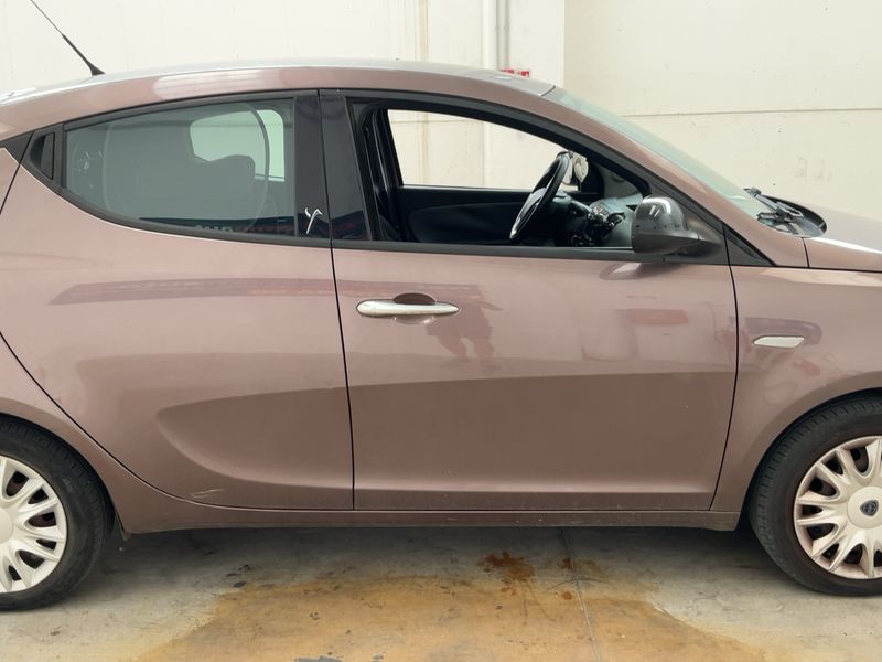 Lancia Ypsilon 1.2 Gold 2015 – снимка 10