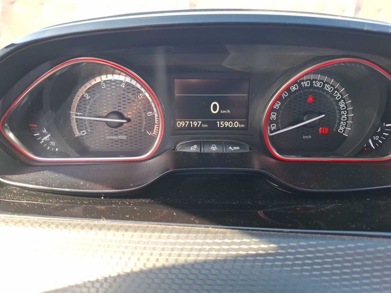 Peugeot 2008 1.2 e-THP GT Line 2016 – снимка 12
