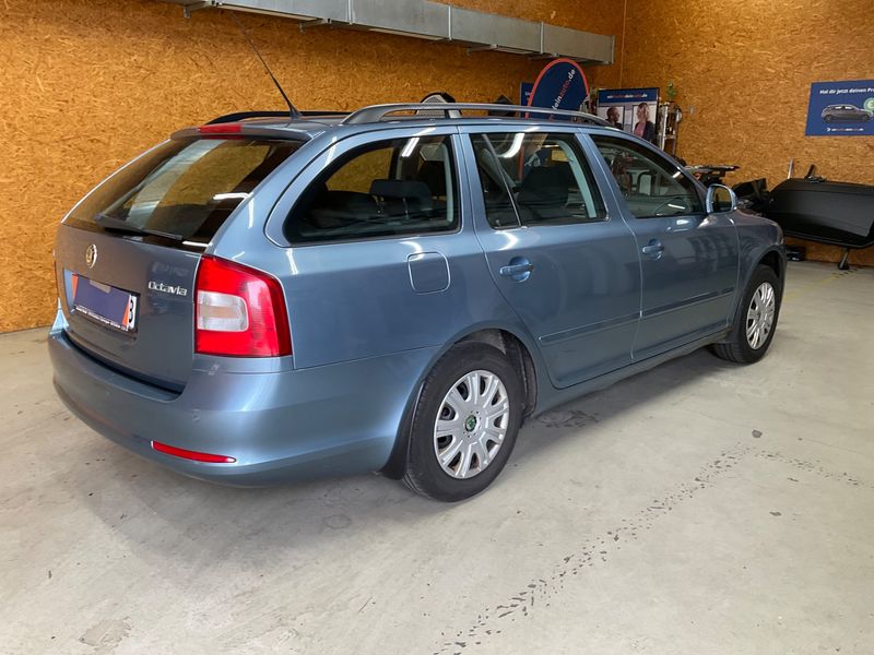 Skoda Octavia 1.6 Ambiente 2009 – снимка 2