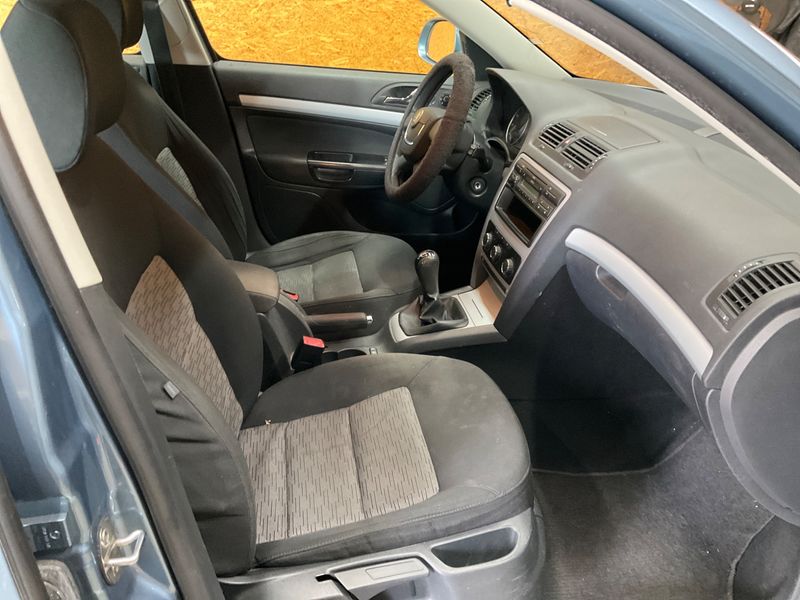 Skoda Octavia 1.6 Ambiente 2009 – снимка 3