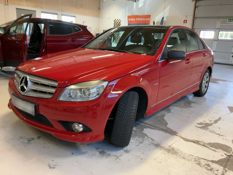 Mercedes-Benz C-Klasse C 180 CGI BlueEfficiency Avantgarde 2010 – снимка 1