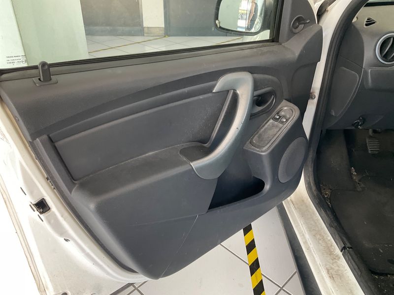Dacia Duster 1.6 LPG Ambiance 4x2 2015 – снимка 28