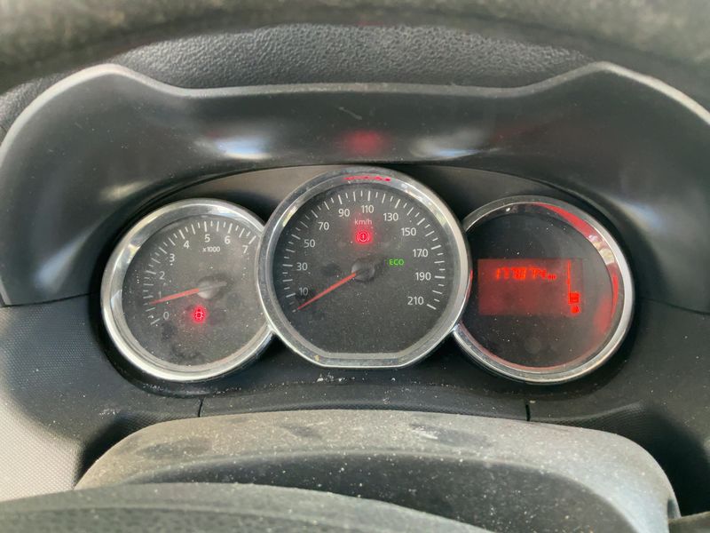 Dacia Duster 1.6 LPG Ambiance 4x2 2015 – снимка 18