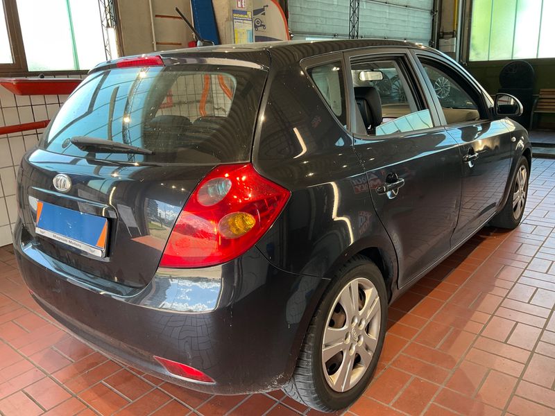 Kia cee'd 1.4 Basis 2008 – снимка 2