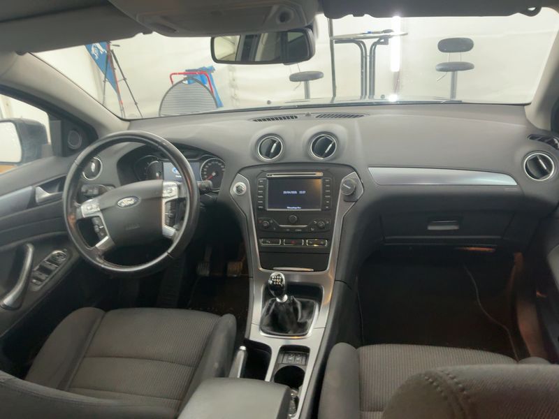 Ford Mondeo 2.0 EcoBoost Business Edition 2014 – снимка 17
