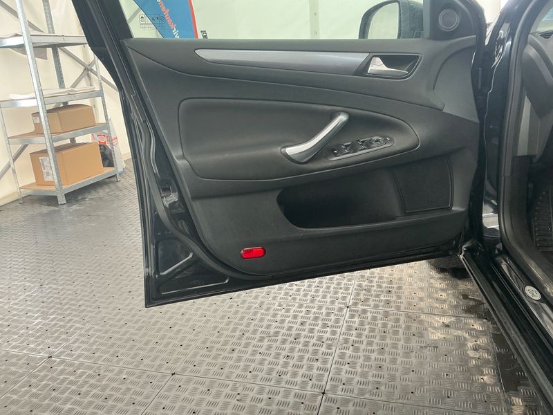 Ford Mondeo 2.0 EcoBoost Business Edition 2014 – снимка 25