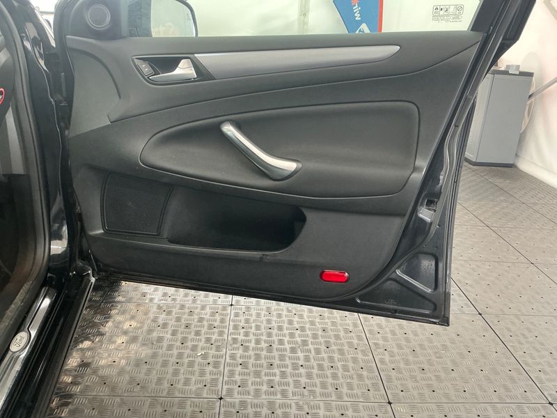 Ford Mondeo 2.0 EcoBoost Business Edition 2014 – снимка 23