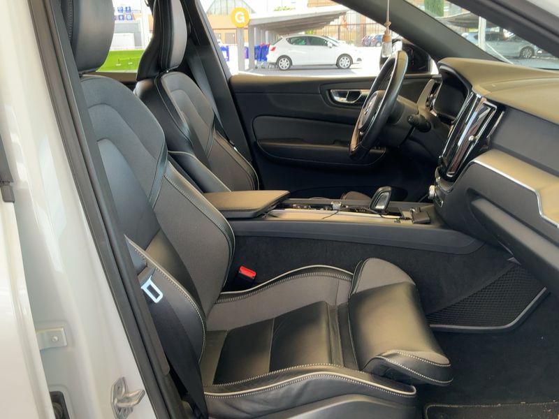 Volvo XC60 2.0 T6 Plug-in Hybrid R Design AWD 2021 – снимка 16