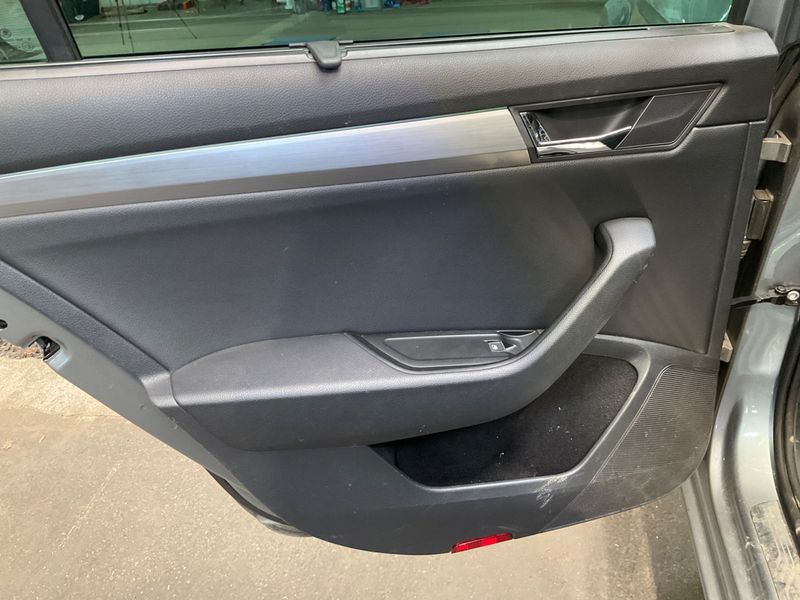 Skoda Superb 2.0 TDI Style 2016 – снимка 31