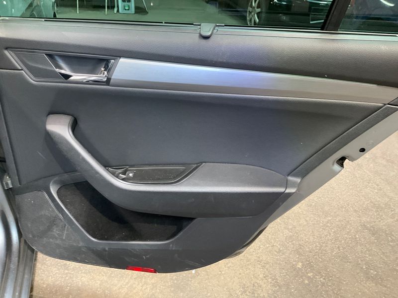 Skoda Superb 2.0 TDI Style 2016 – снимка 32
