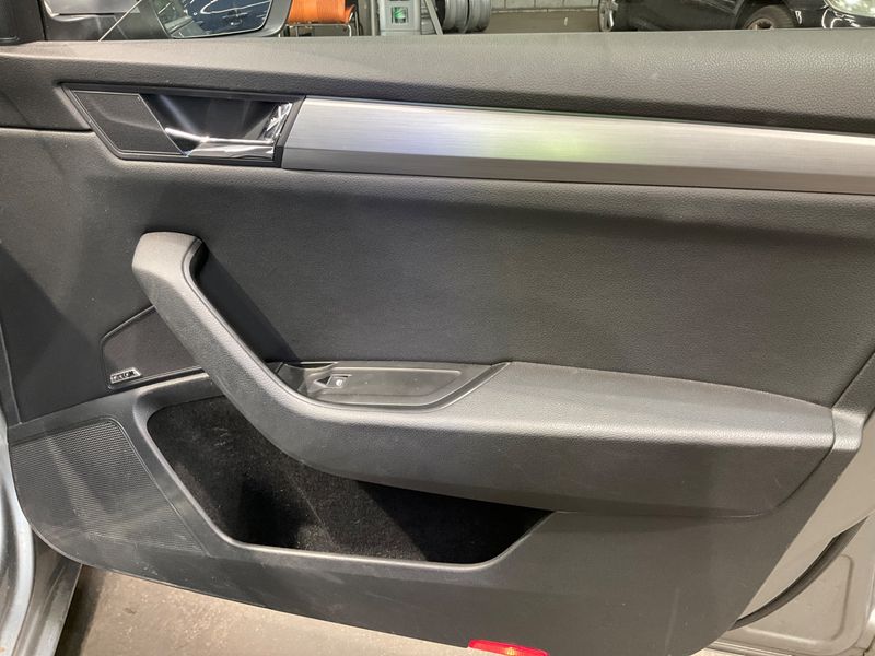 Skoda Superb 2.0 TDI Style 2016 – снимка 33