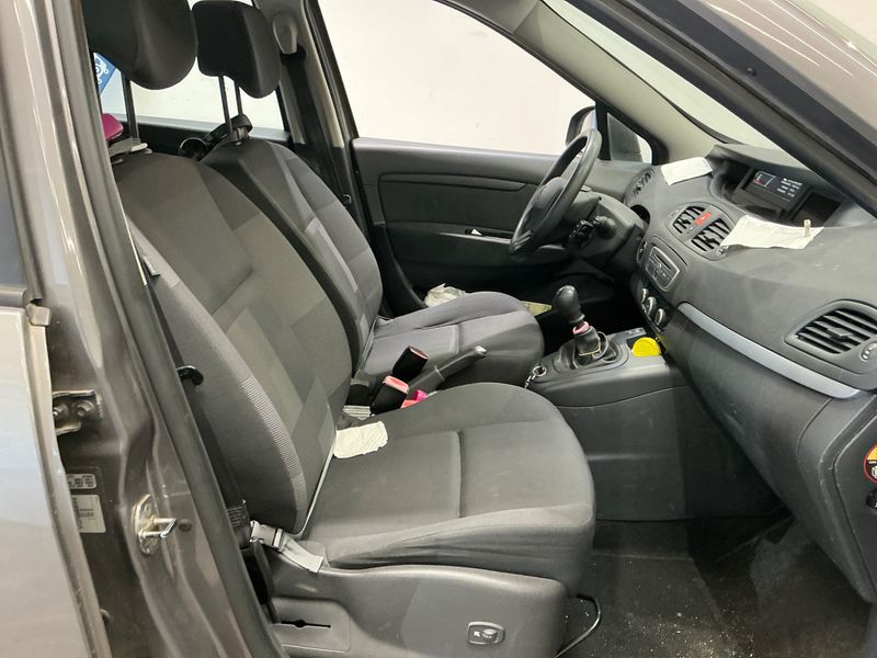 Renault Scenic 1.6 TomTom Edition 2011 – снимка 3