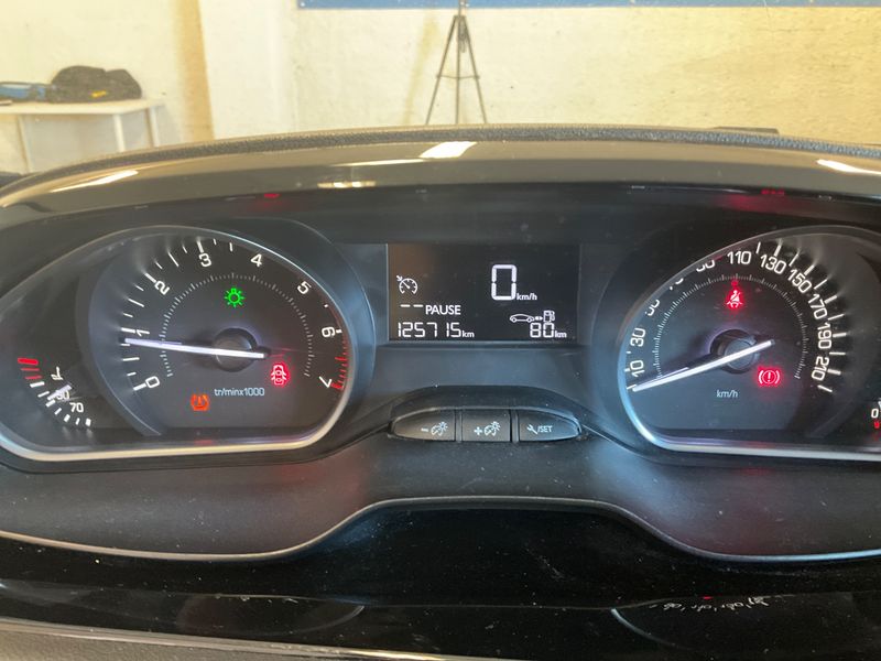 Peugeot 208 1.2 PureTech Like 2016 – снимка 4