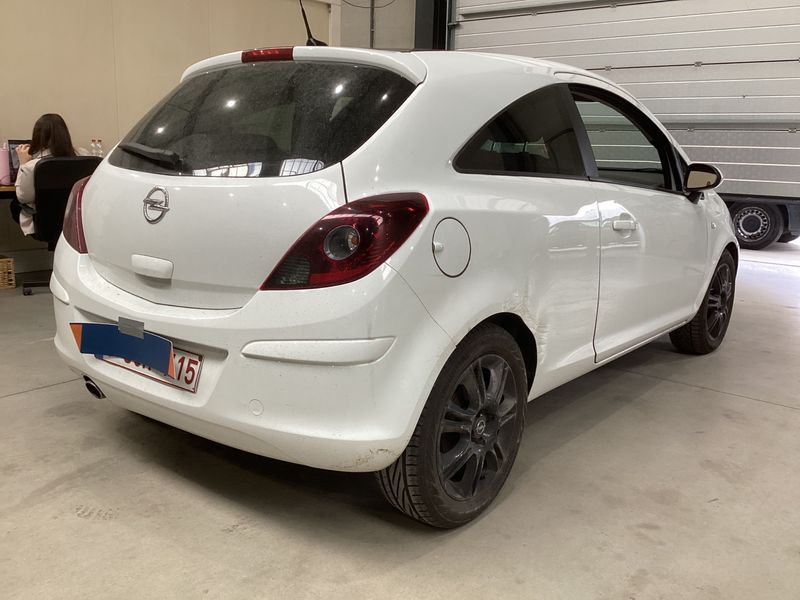 Opel Corsa 1.3 CDTI Color Edition 2011 – снимка 2