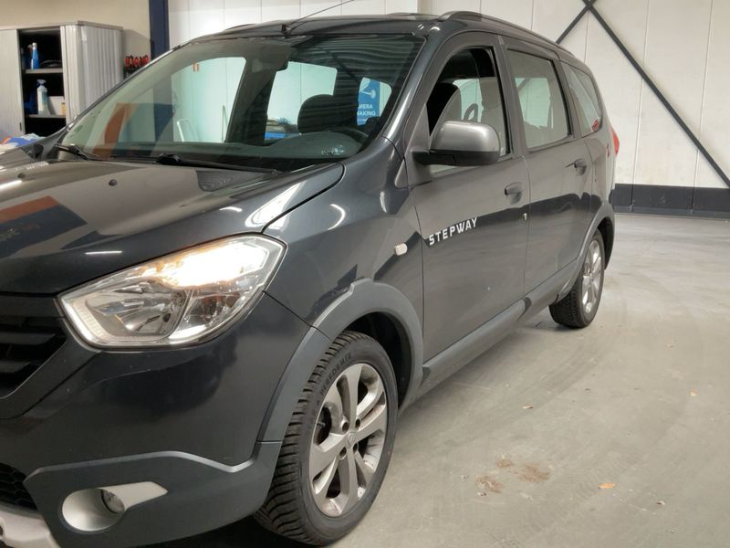 Dacia Lodgy 1.2 TCe Stepway 2015 – снимка 2