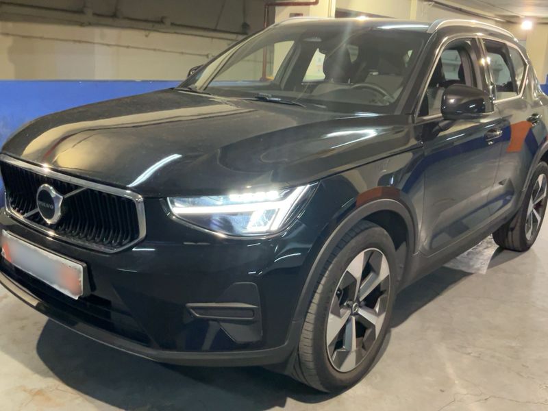 Volvo XC40 2.0 B3 Mild-Hybrid Core 2WD 2022 – снимка 2