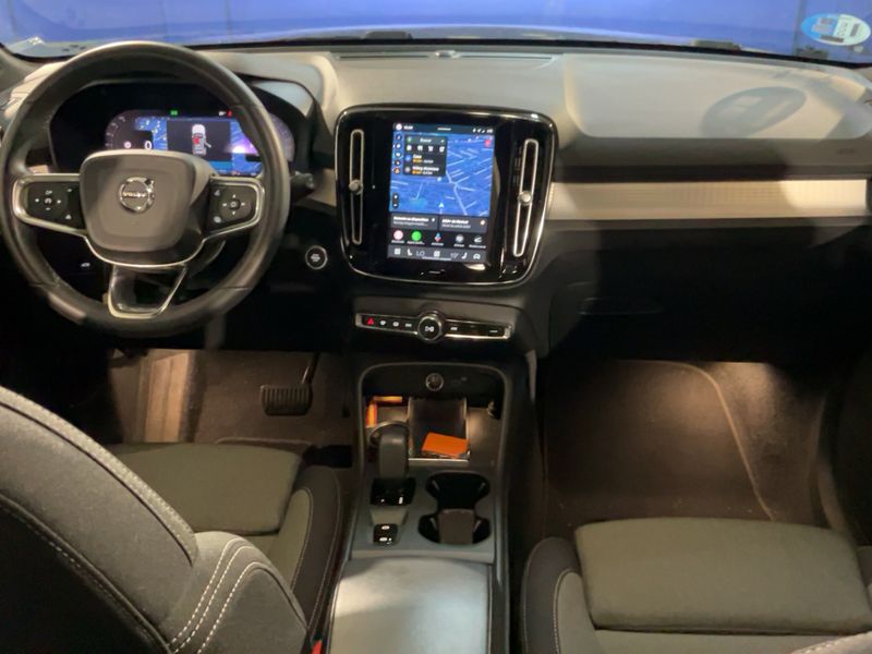 Volvo XC40 2.0 B3 Mild-Hybrid Core 2WD 2022 – снимка 17