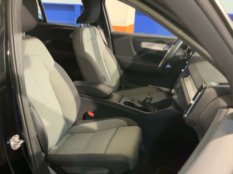 Volvo XC40 2.0 B3 Mild-Hybrid Core 2WD 2022 – снимка 16
