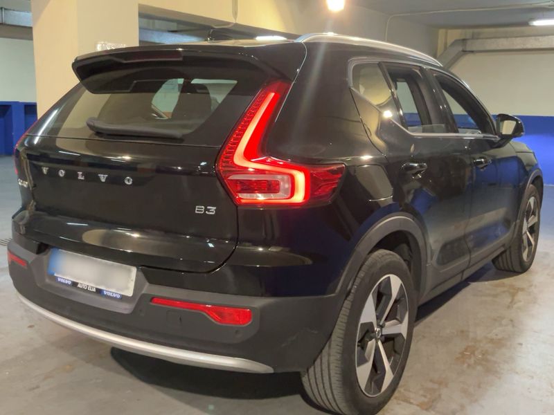 Volvo XC40 2.0 B3 Mild-Hybrid Core 2WD 2022 – снимка 8
