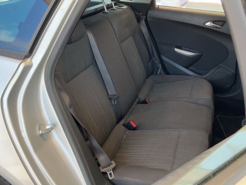 Opel Astra 1.3 CDTI Selective 2012 – снимка 19
