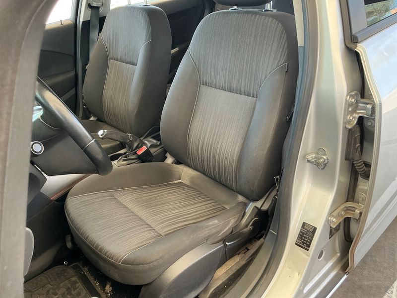 Opel Astra 1.3 CDTI Selective 2012 – снимка 30