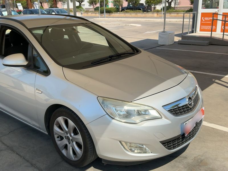 Opel Astra 1.3 CDTI Selective 2012 – снимка 12
