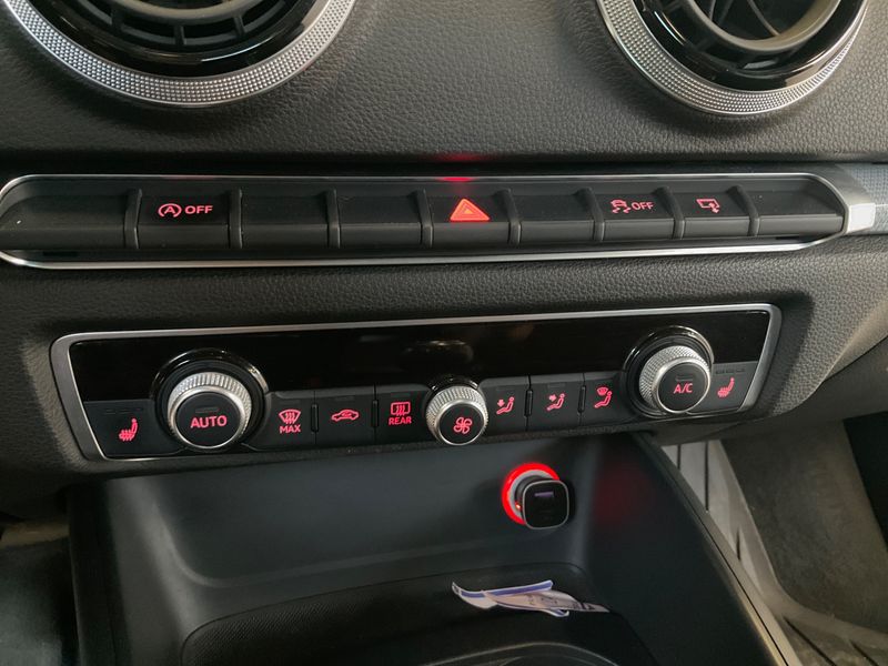 Audi A3 Sportback 1.6 TDI Ambiente 2015 – снимка 28