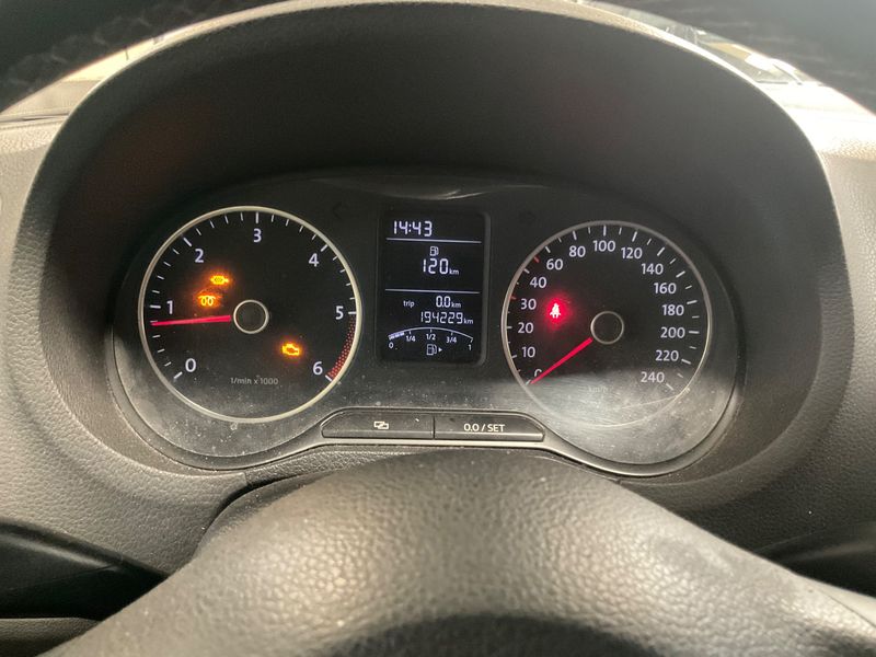 Volkswagen Polo 1.6 TDI Comfortline 2012 – снимка 4