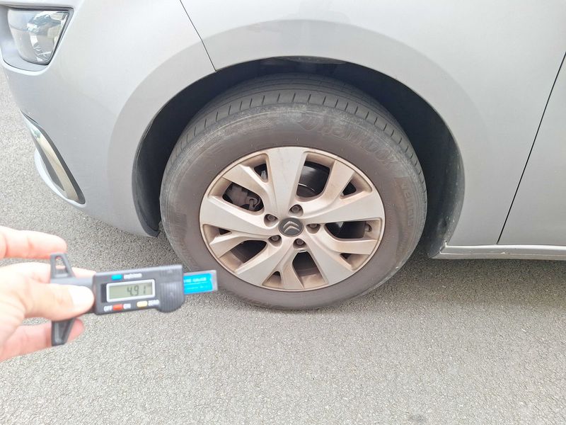 Citroen C4 Grand Spacetourer 1.5 Blue-HDi Feel 2019 – снимка 42