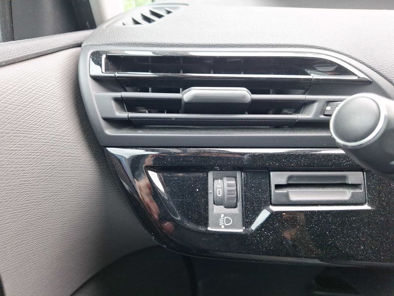 Citroen C4 Grand Spacetourer 1.5 Blue-HDi Feel 2019 – снимка 34