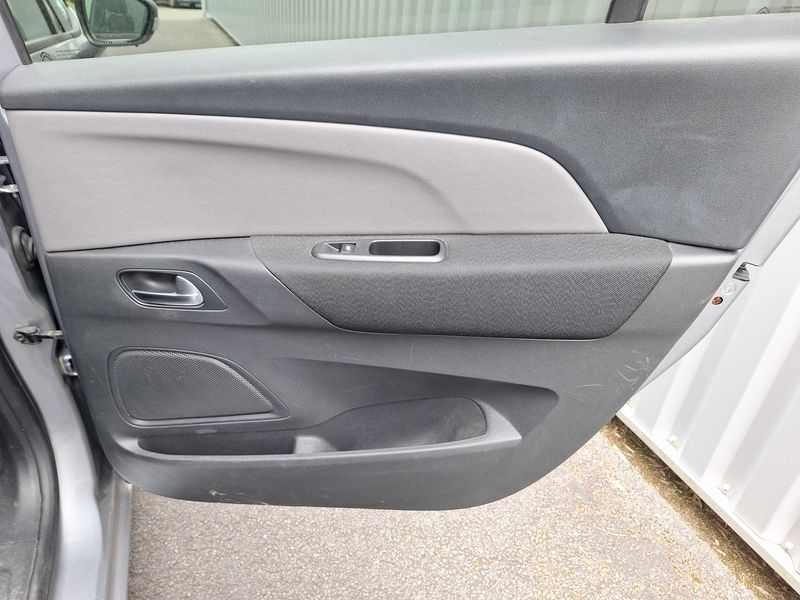 Citroen C4 Grand Spacetourer 1.5 Blue-HDi Feel 2019 – снимка 32