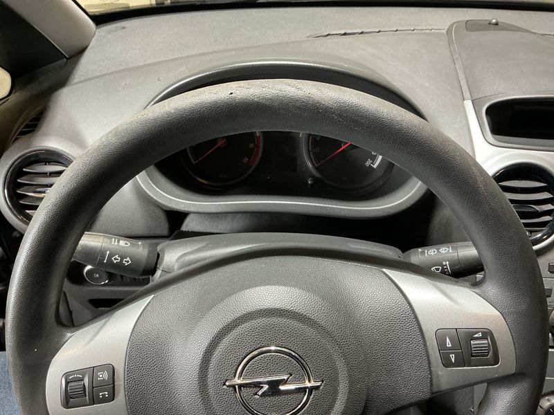 Opel Corsa 1.0 Essentia 2012 – снимка 22