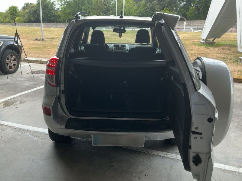 Toyota RAV 4 2.2 D-4D Active 2011 – снимка 15