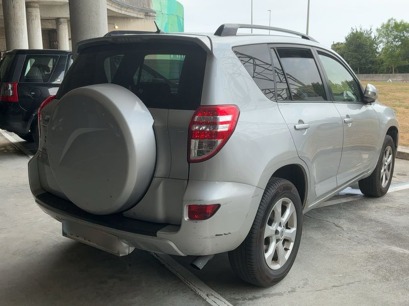 Toyota RAV 4 2.2 D-4D Active 2011 – снимка 8
