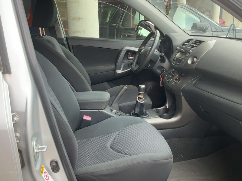 Toyota RAV 4 2.2 D-4D Active 2011 – снимка 16