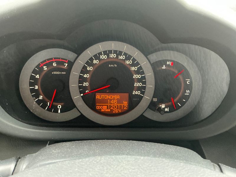 Toyota RAV 4 2.2 D-4D Active 2011 – снимка 18