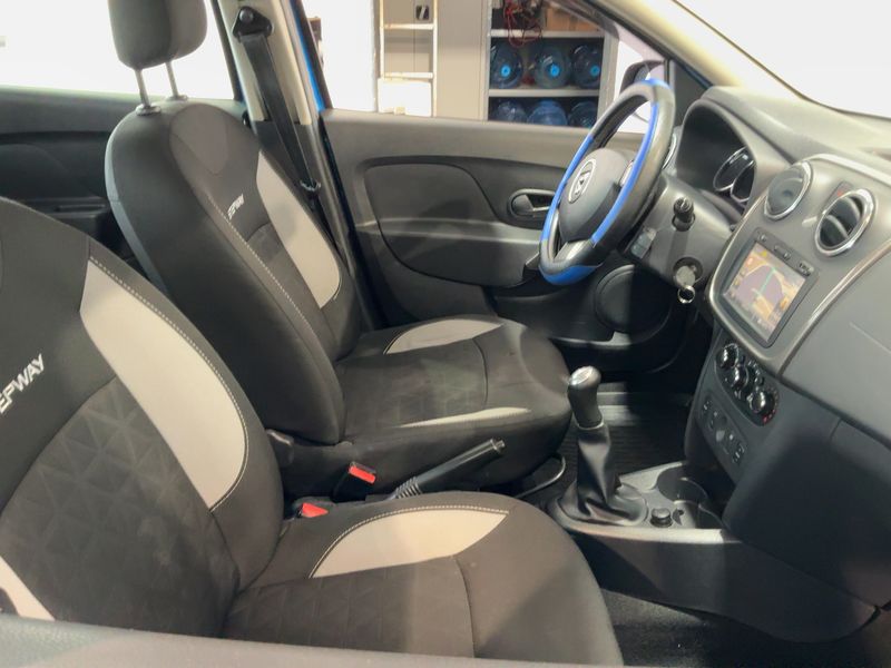 Dacia Sandero 0.9 TCe Stepway Prestige 2015 – снимка 16