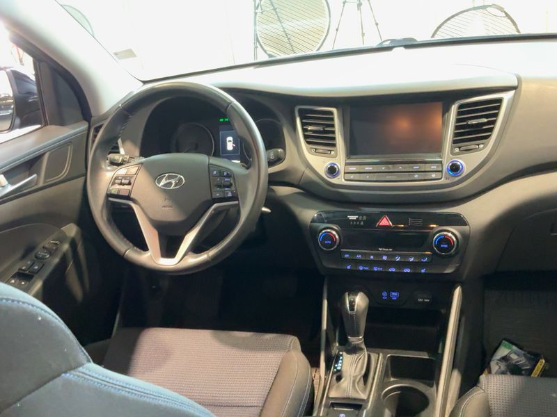 Hyundai Tucson 1.7 CRDi Classic blue 2WD 2016 – снимка 17