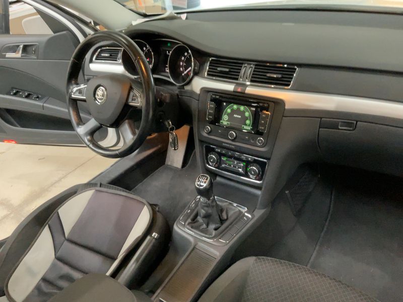 Skoda Superb 1.6 TDI Ambition 2015 – снимка 17
