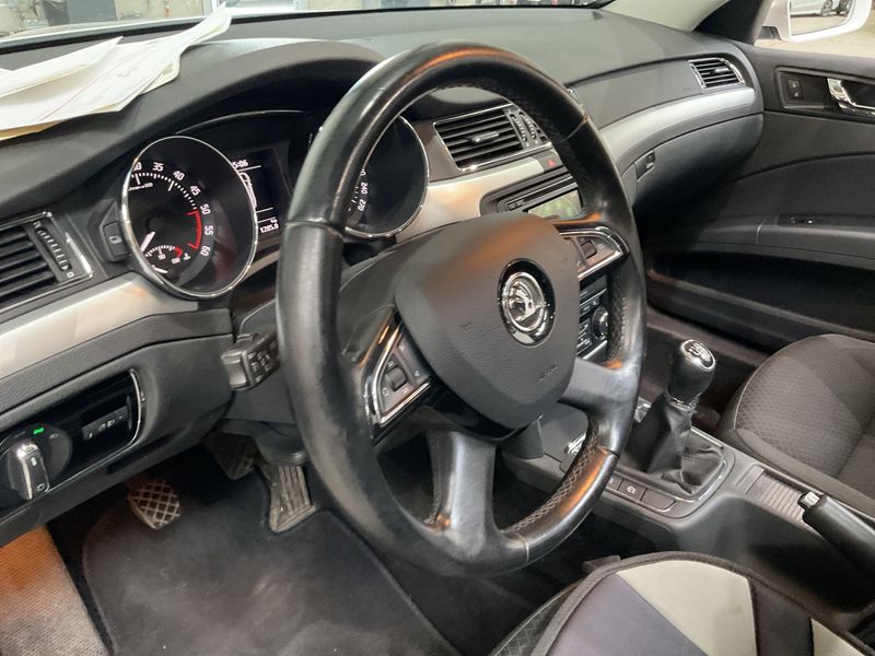 Skoda Superb 1.6 TDI Ambition 2015 – снимка 22