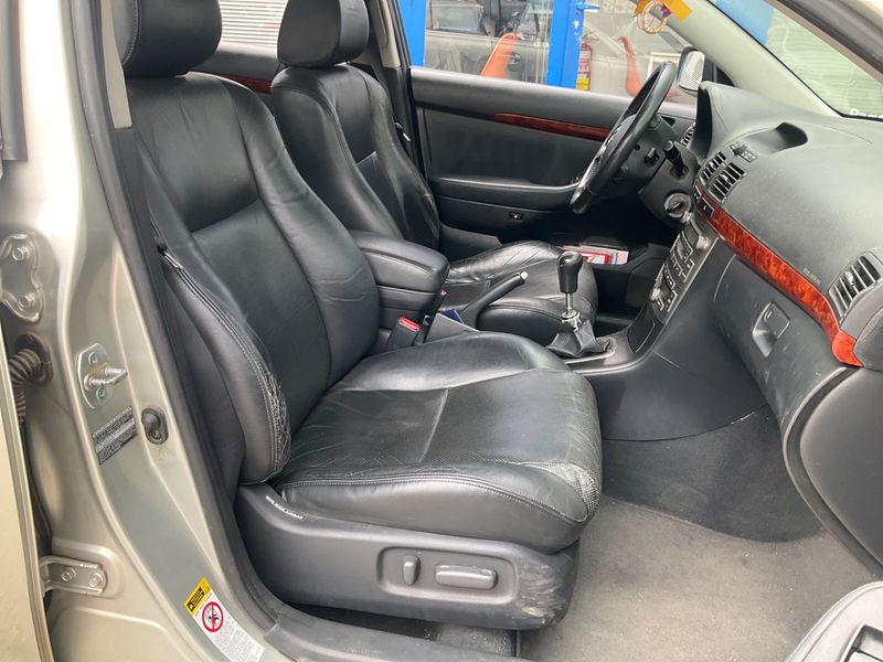 Toyota Avensis 2.0 Executive Liftback 2005 – снимка 3