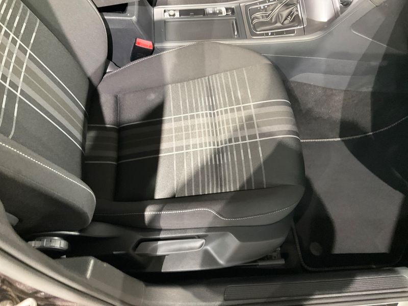 Volkswagen Golf VII 2.0 TDI Lounge BlueMotion Tech 2015 – снимка 25
