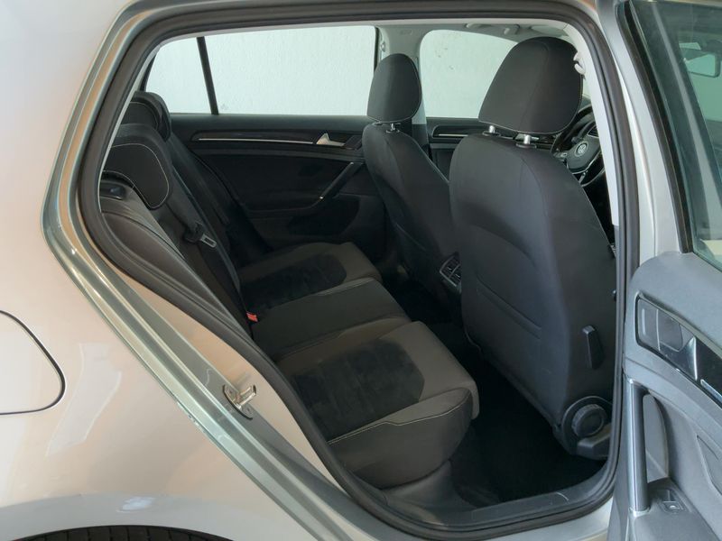 Volkswagen Golf VII 1.6 TDI Carat BlueMotion Tech 2013 – снимка 19