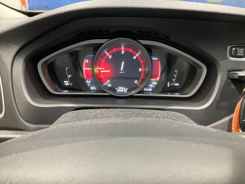 Volvo V40 2.0 D4 Momentum 2016 – снимка 18