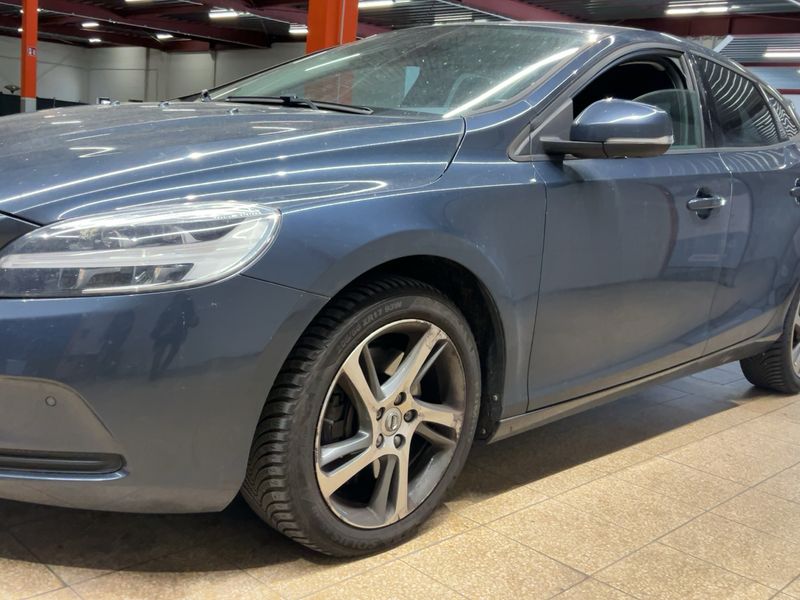 Volvo V40 2.0 D4 Momentum 2016 – снимка 2