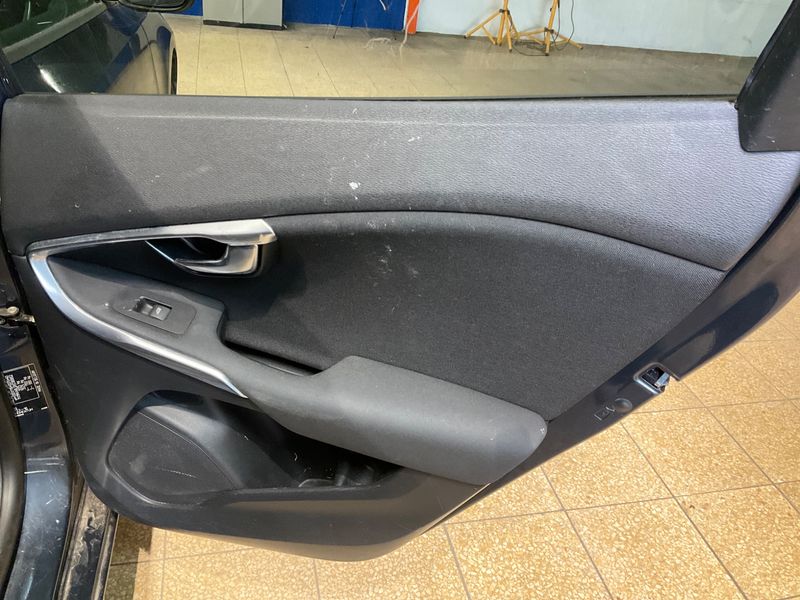 Volvo V40 2.0 D4 Momentum 2016 – снимка 28